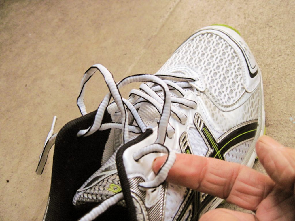 How to tie your running shoes, step 3