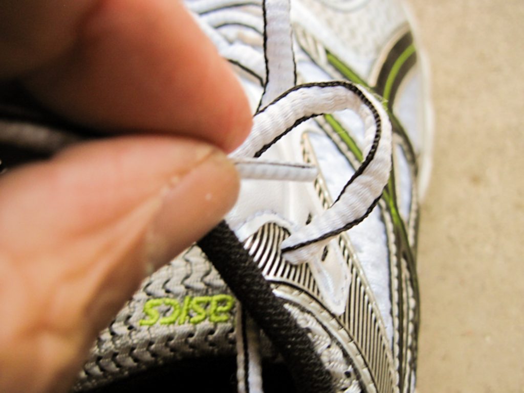 Tying  shoes, step 5